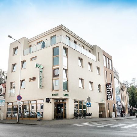 Hotel Deluxe With Free Wellness And Fitness Centrum نيترا المظهر الخارجي الصورة