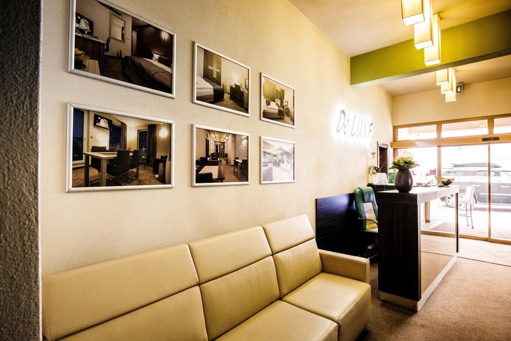 Hotel Deluxe With Free Wellness And Fitness Centrum نيترا المظهر الخارجي الصورة
