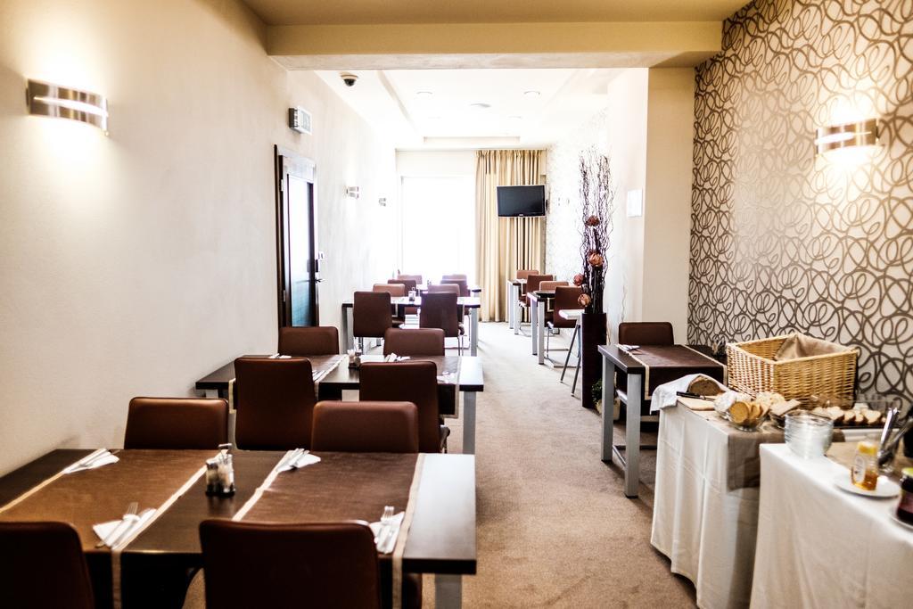 Hotel Deluxe With Free Wellness And Fitness Centrum نيترا المظهر الخارجي الصورة
