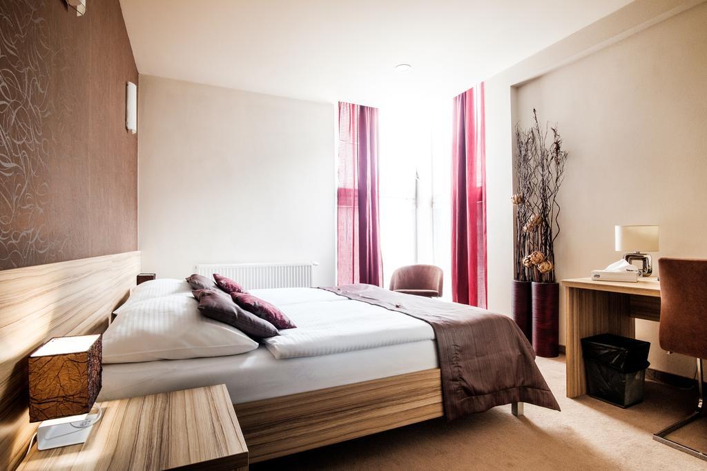 Hotel Deluxe With Free Wellness And Fitness Centrum نيترا المظهر الخارجي الصورة
