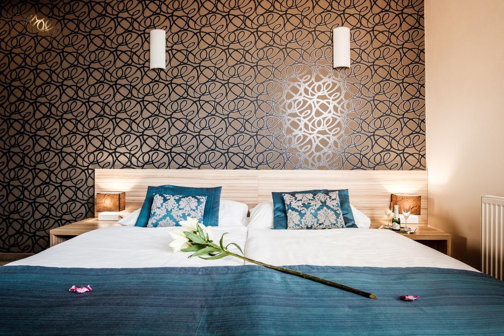 Hotel Deluxe With Free Wellness And Fitness Centrum نيترا المظهر الخارجي الصورة