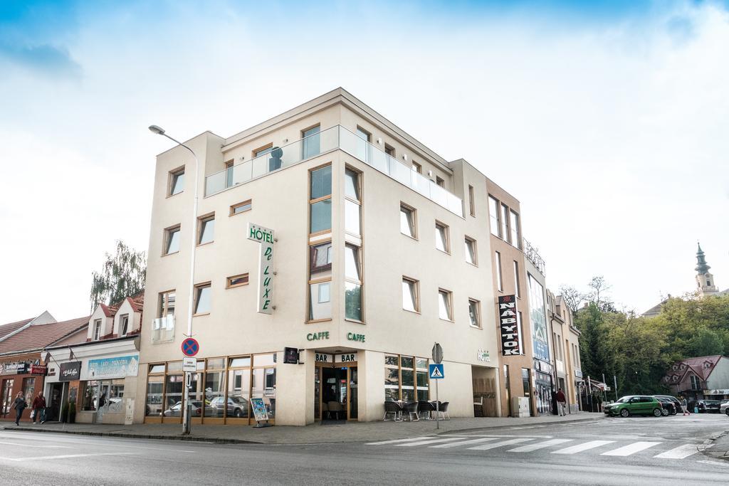 Hotel Deluxe With Free Wellness And Fitness Centrum نيترا المظهر الخارجي الصورة