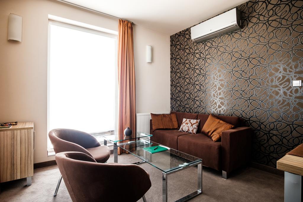 Hotel Deluxe With Free Wellness And Fitness Centrum نيترا المظهر الخارجي الصورة