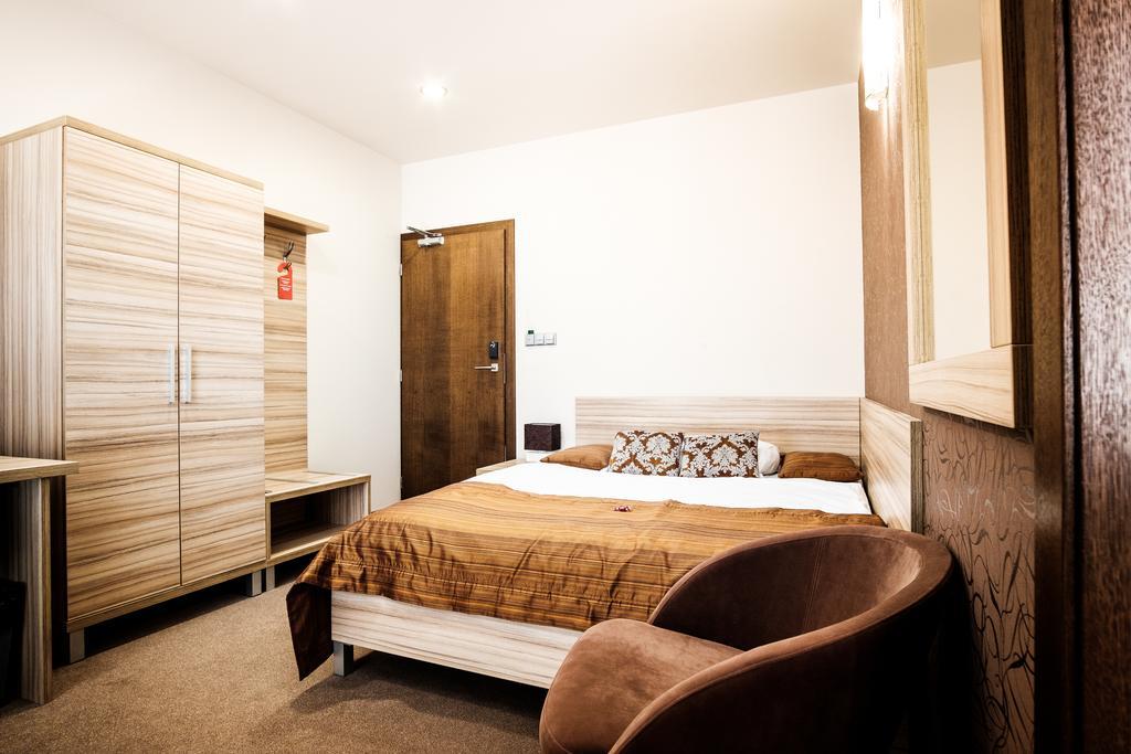Hotel Deluxe With Free Wellness And Fitness Centrum نيترا الغرفة الصورة