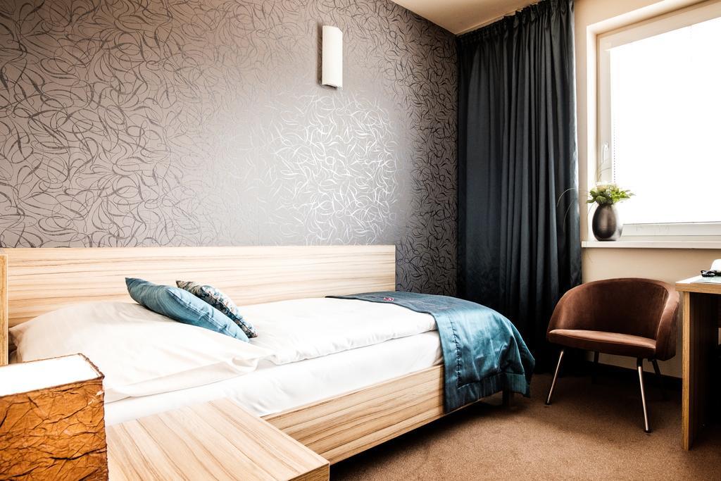 Hotel Deluxe With Free Wellness And Fitness Centrum نيترا الغرفة الصورة